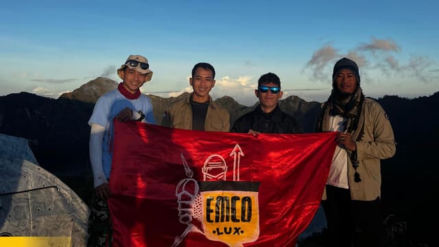 Obat Hati Empat Sekawan EMCO Paint di Punggung Rinjani