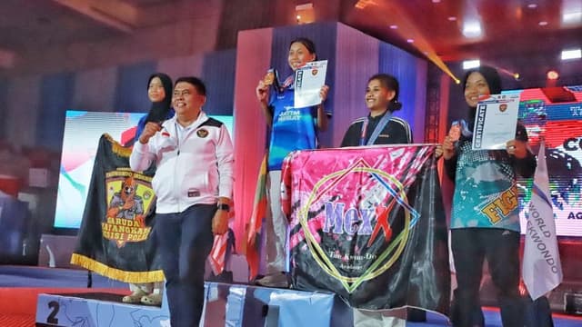 Pertama Tampil di Kelas Senior, Kaila Magalie Juara di Turnamen Taekwondo Panglima TNI Cup 2025